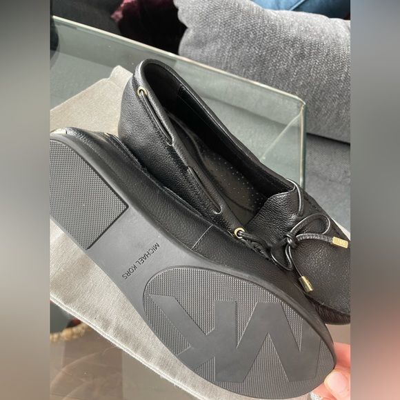Micheal Kors loafers, black, size 9.5 - Picture 2 of 3